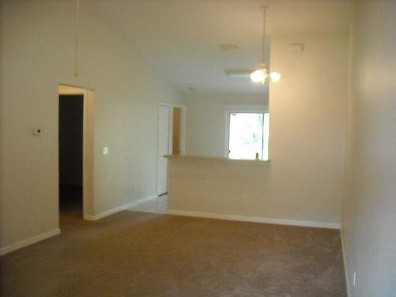 2nd image of 13 Bunker Knolls Ln