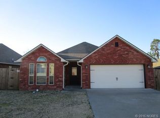 802 Cedar Ridge Dr, McAlester, OK 74501