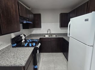 411 Perrie Dr APT 102, Elk Grove Village, IL 60007