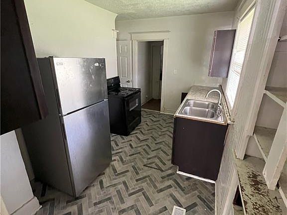 4th image of 3902 Wabash Ave