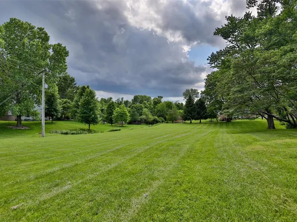 208 N Meridian Rd, Glen Carbon, IL 62034