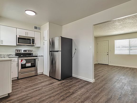 2nd image of 5927-5939 W Rose Ln #5947-18