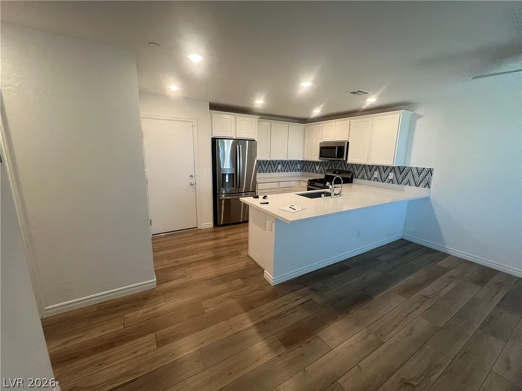 3 bed, 2.5 bath, 1275 sqft, $1,885 — Photo 3
