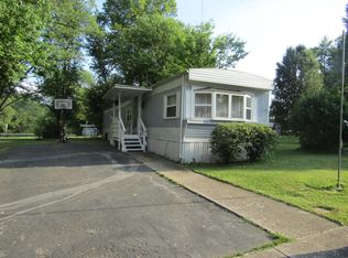 417 W Washington St, Dix, IL 62830