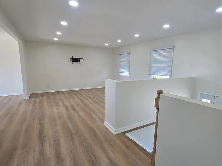 965 Hill Dr — Photo 3