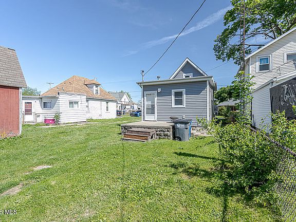 2nd image of 3334 138th St
