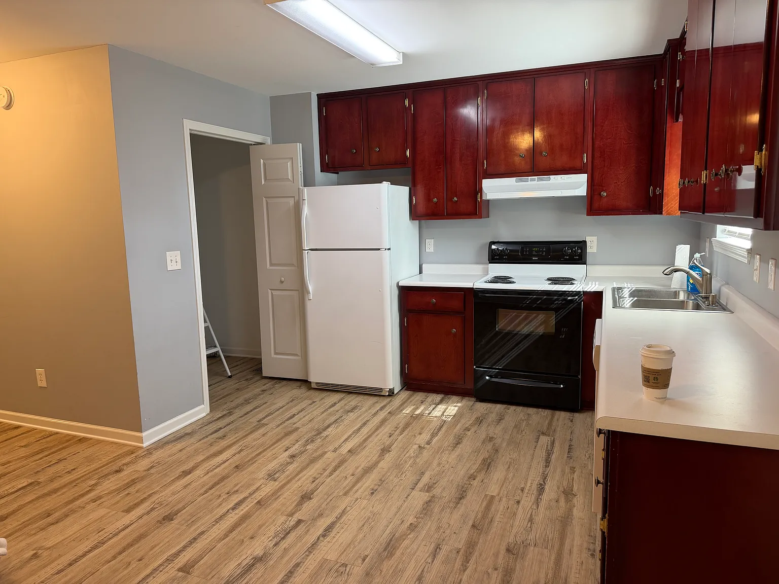2 bed, 1.5 bath, 1050 sqft, $1,300 — Photo 2