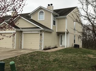 1202 NW Hidden Ridge Cir, Blue Springs, MO 64015