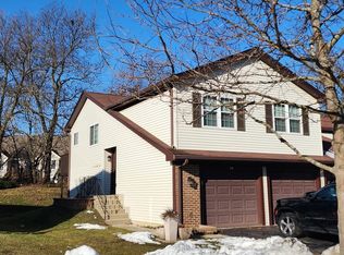 50 Pine Cir, Cary, IL 60013