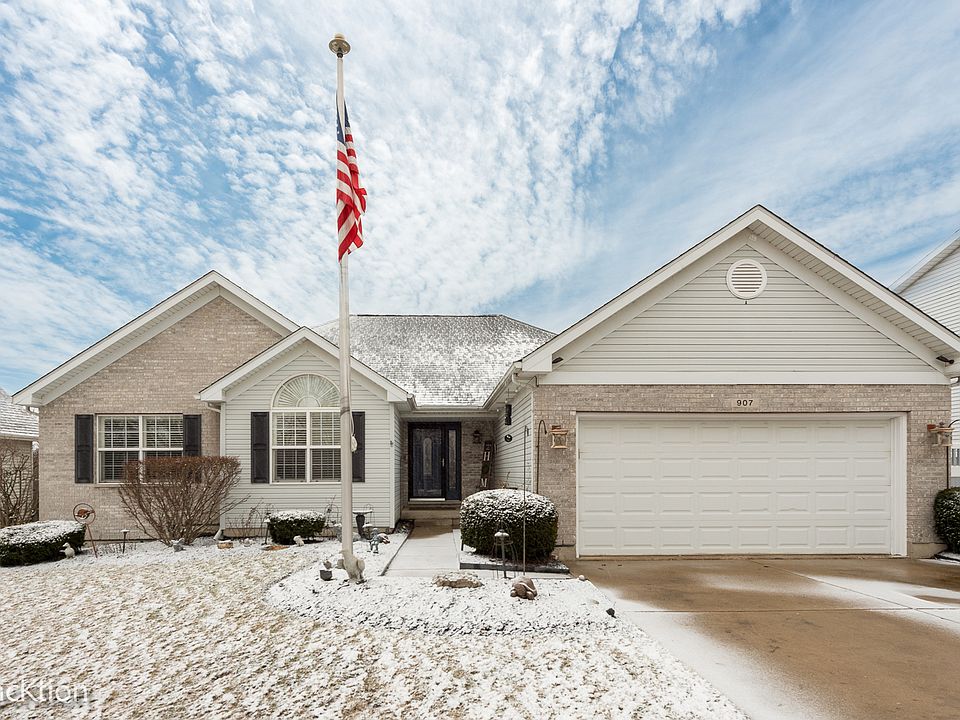 1st image of 907 E Broadway Ave