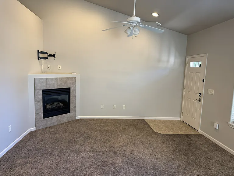 2350 NE Mary Rose Pl #2 — Photo 8