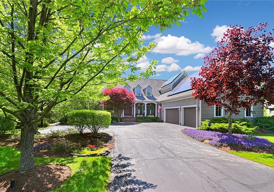 1st image of 40 N Strawberry Ln