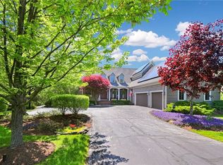40 N Strawberry Ln, Moreland Hills, OH