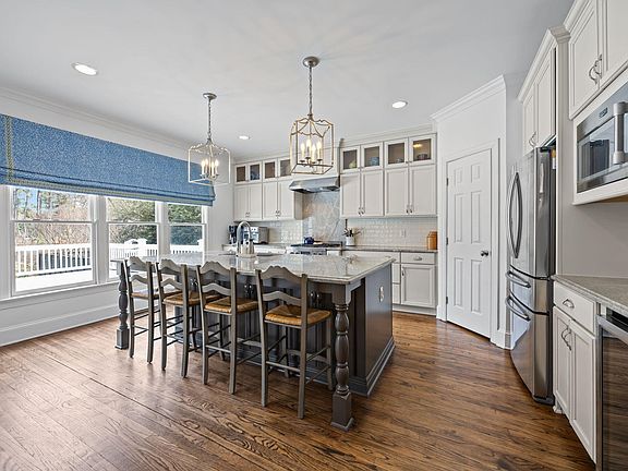 3rd image of 3428 Bellevue Rd