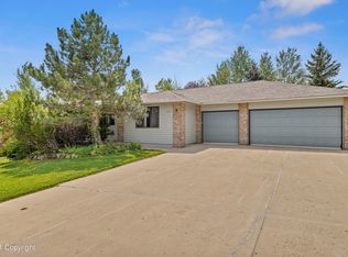 2406 Hillcrest Dr, Gillette, WY 82718