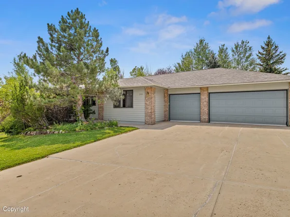 2406 Hillcrest Dr, Gillette, WY 82718