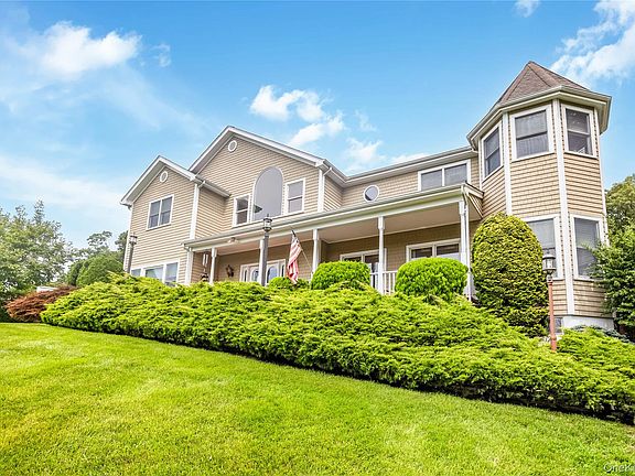2nd image of 230 Woodbine Avenue