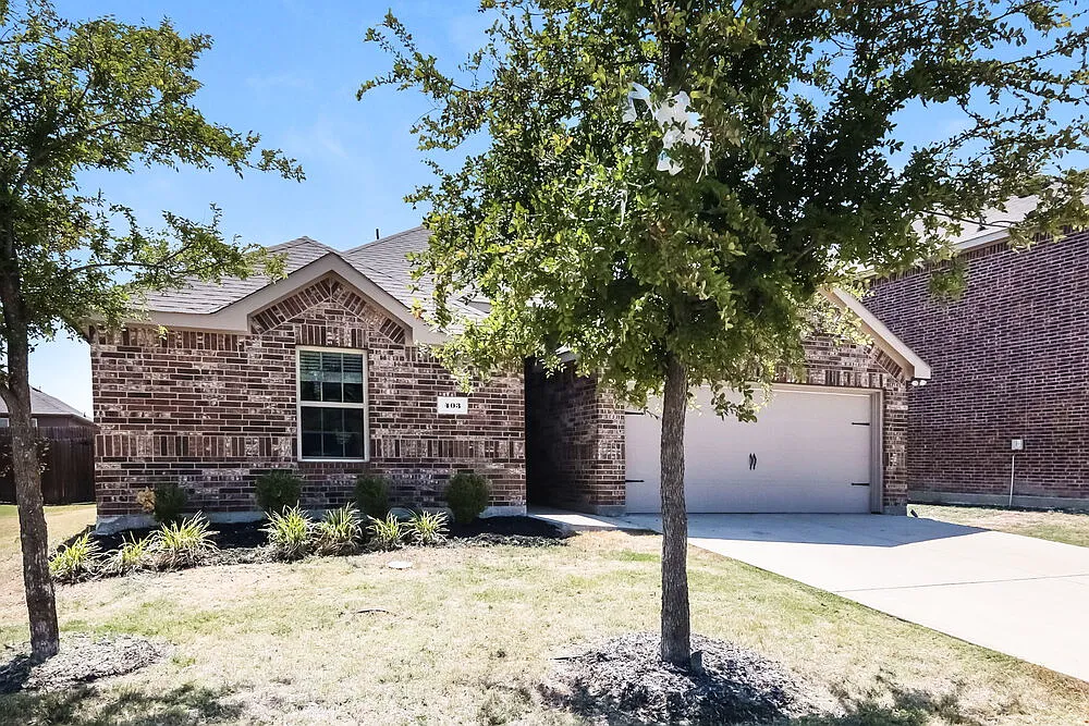 3 bed, 2.0 bath, 1454 sqft, $2,075 — Photo 3