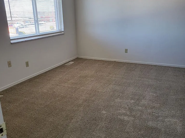 Yorktowne Apartments — Photo 3