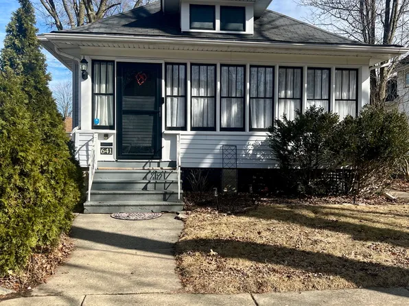 641 Palace St, Aurora, IL 60506