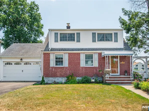 36 Weller Ter, Saddle Brook, NJ 07663
