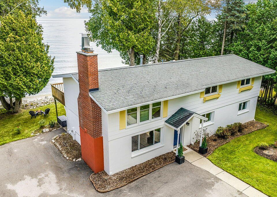 1st image of 3070 Lake Forest Park Rd