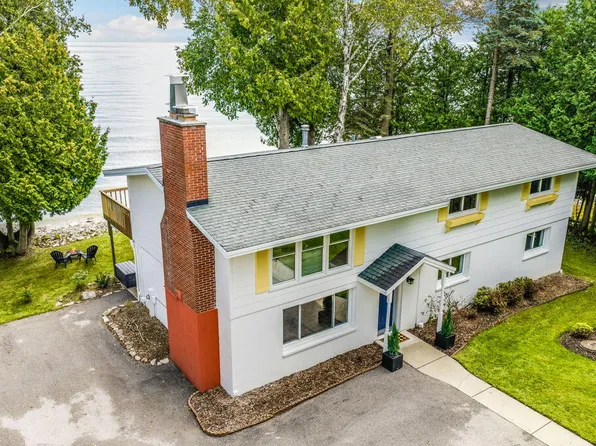 3070 Lake Forest Park Rd, Sturgeon Bay, WI 54235