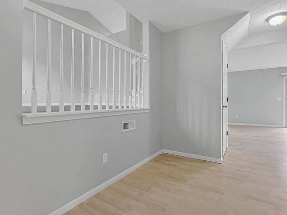 4th image of 851 Windy Hill Ln