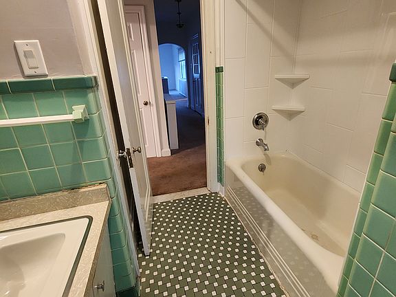 5th image of 1940 N Fort Thomas Ave