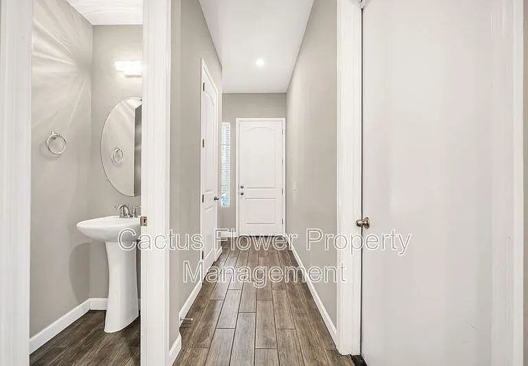 3067 N 33rd Pl — Photo 12