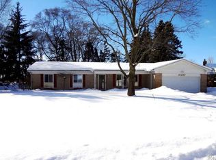 10257 Carriage Dr, Brighton, MI 48114