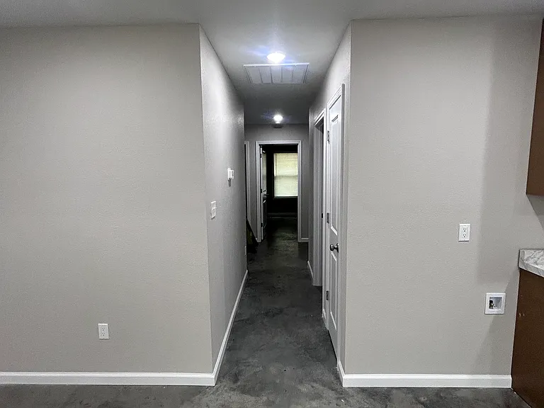 305 Dallas Ave — Photo 7