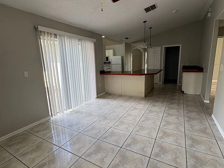 305 Colonade Ct — Photo 6
