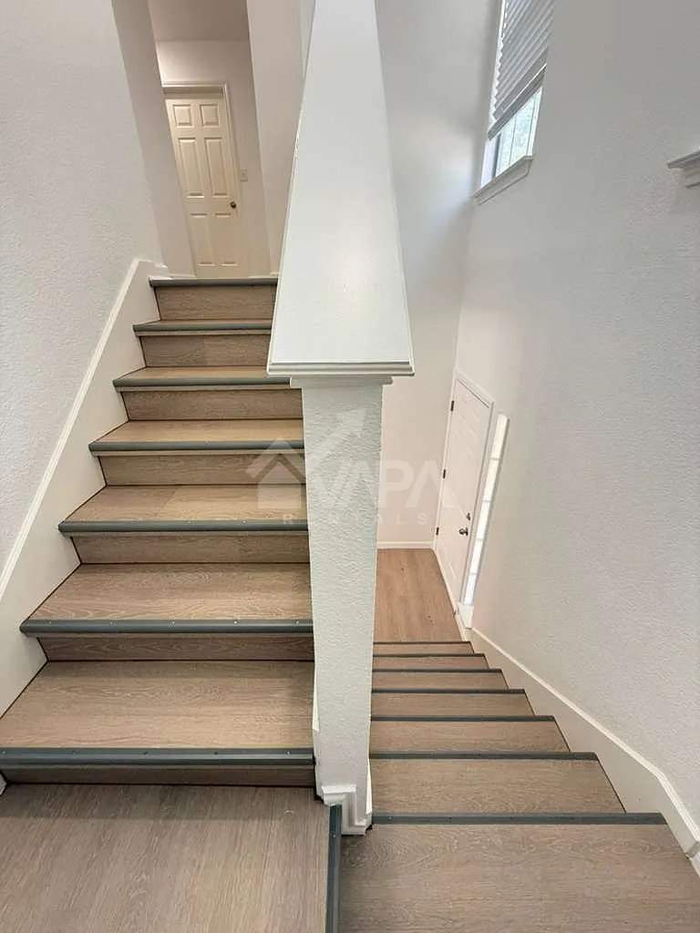 3 bed, 2.5 bath, 2086 sqft, $2,100 — Photo 4