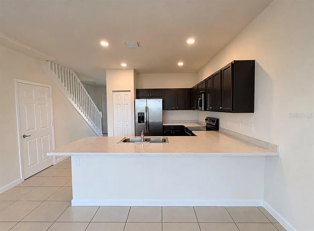 2 bed, 2.5 bath, 1422 sqft, $2,500 — Photo 2