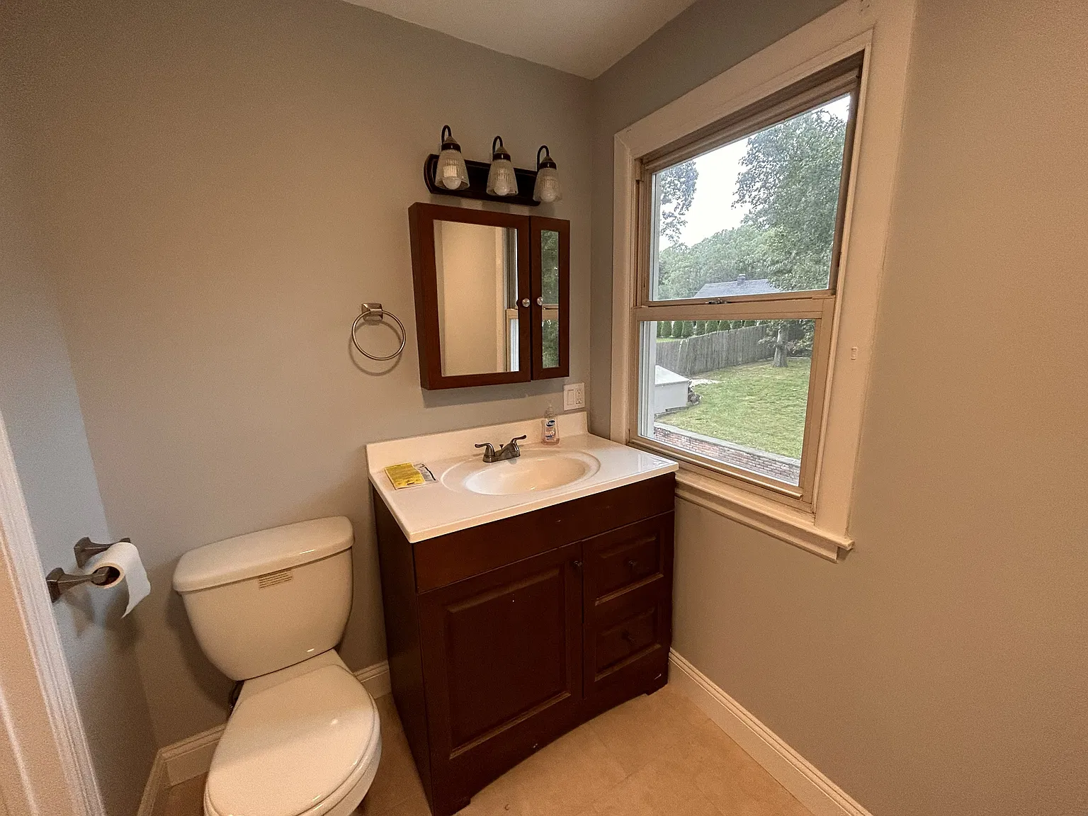 Fairfields Ln, Huntington Station — Photo 4