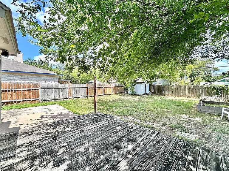 806 Minturn Ln — Photo 21