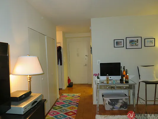 Rented by Wave Real Estate Group | media 3