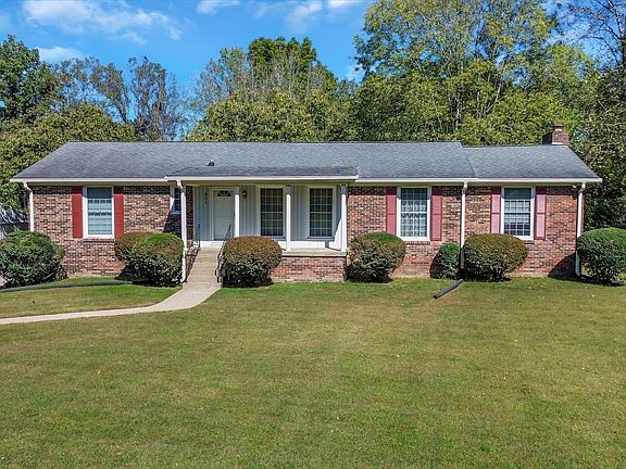 5th image of 401 Ellington Dr