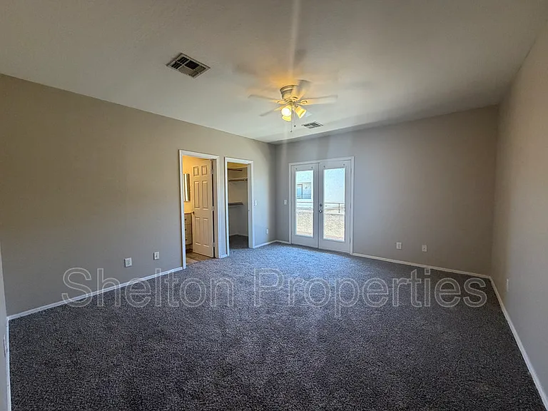 15818 N 25th St #110 — Photo 14