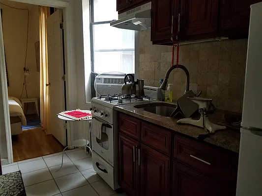 Rented by Chartwell Manhattan Realty | media 6