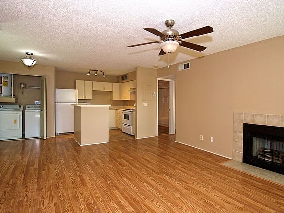3rd image of 355 Lakepointe Dr Unit 204