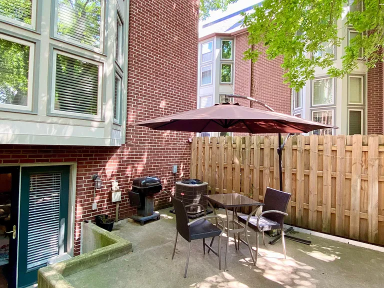 410 N Park Ave — Photo 23