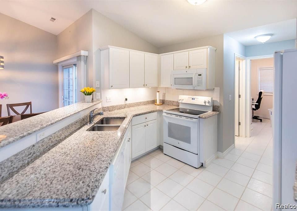 1560 W Lakeview Ln, photo 8