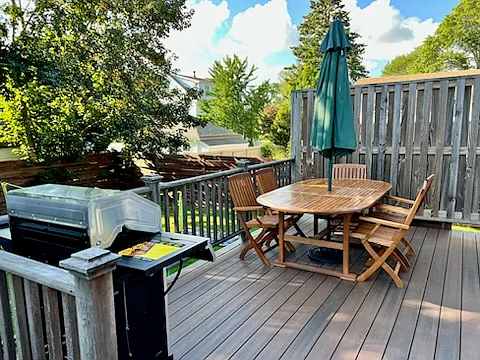 16 Florence Ave — Photo 2