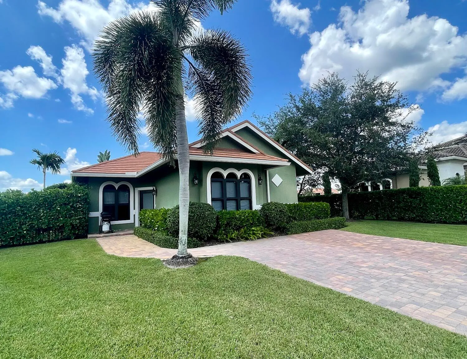 2 bed, 1.0 bath, 1000 sqft, $6,500 — Photo 1