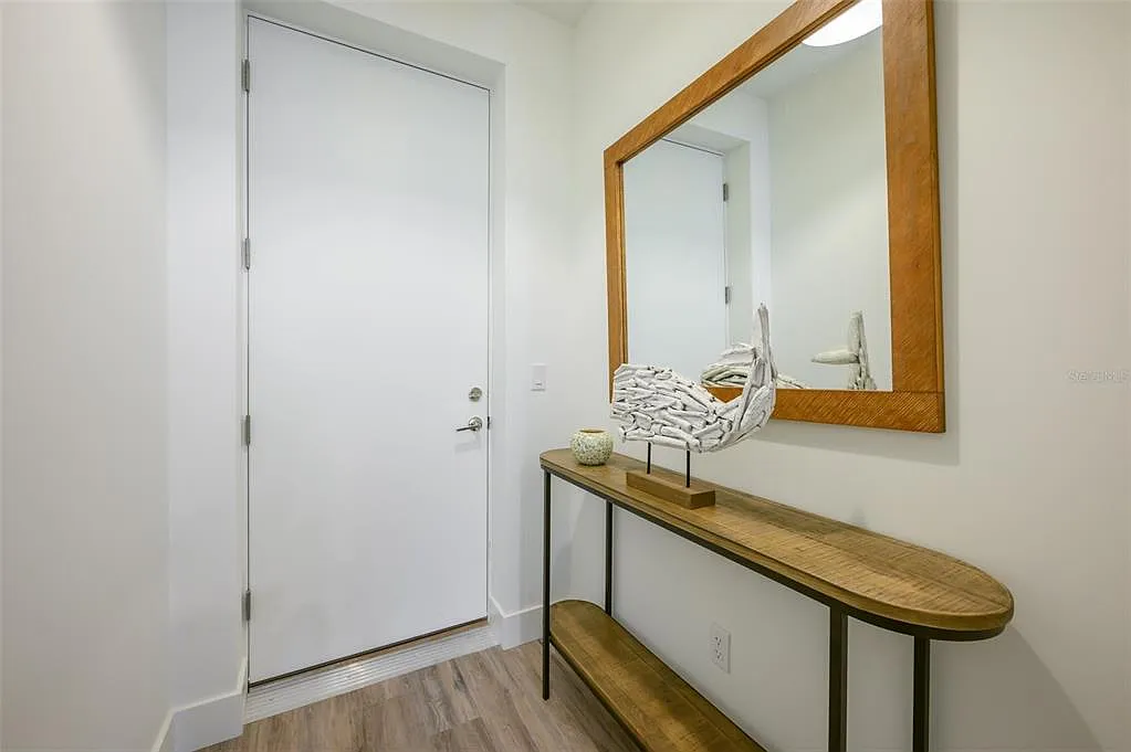 2 bed, 2.0 bath, 958 sqft, $4,500 — Photo 4