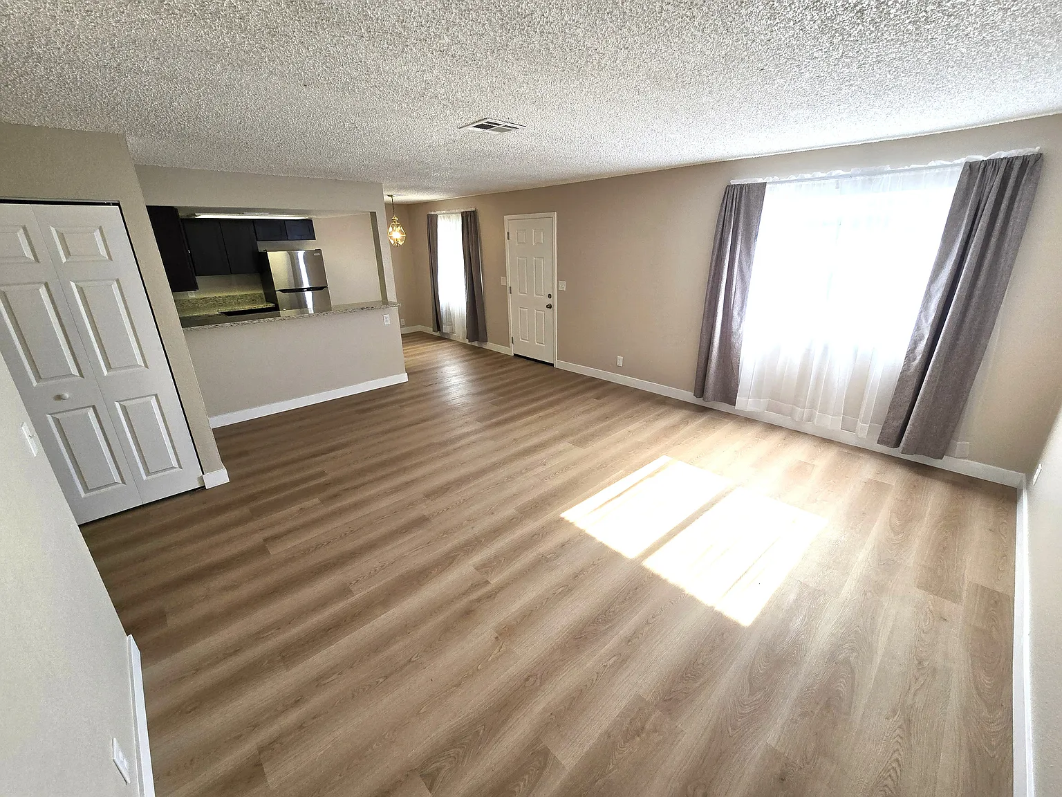 2 bed, 1000 sqft, $1,295 — Photo 1