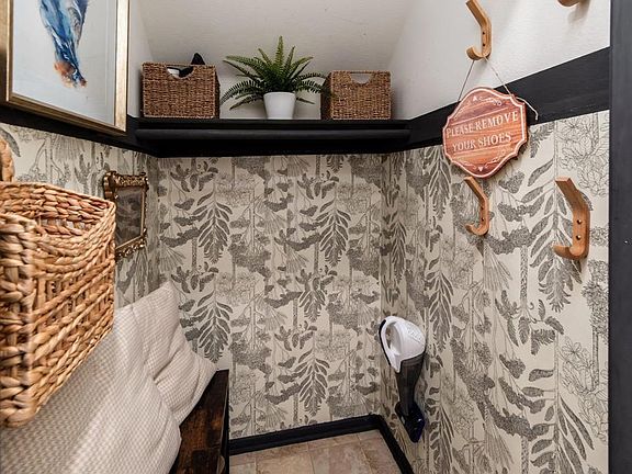 4th image of 282 Oberlander Way