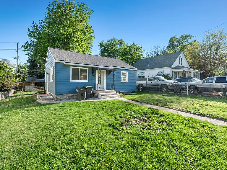 3927 Gold St — Photo 23